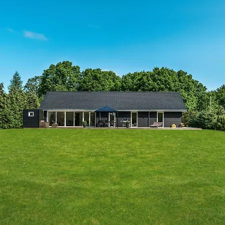 Gorgeous Home In Glesborg With Sauna