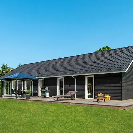 Gorgeous Home In Glesborg With Sauna *
