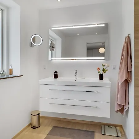בית נופש Gorgeous Home In Glesborg With Sauna *