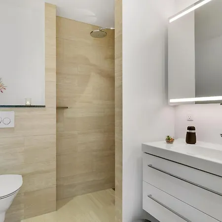 בית נופש Gorgeous Home In Glesborg With Sauna Glesborg